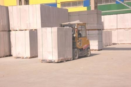 Блок строительный из ячеистого бетона упакованный 300х288х600