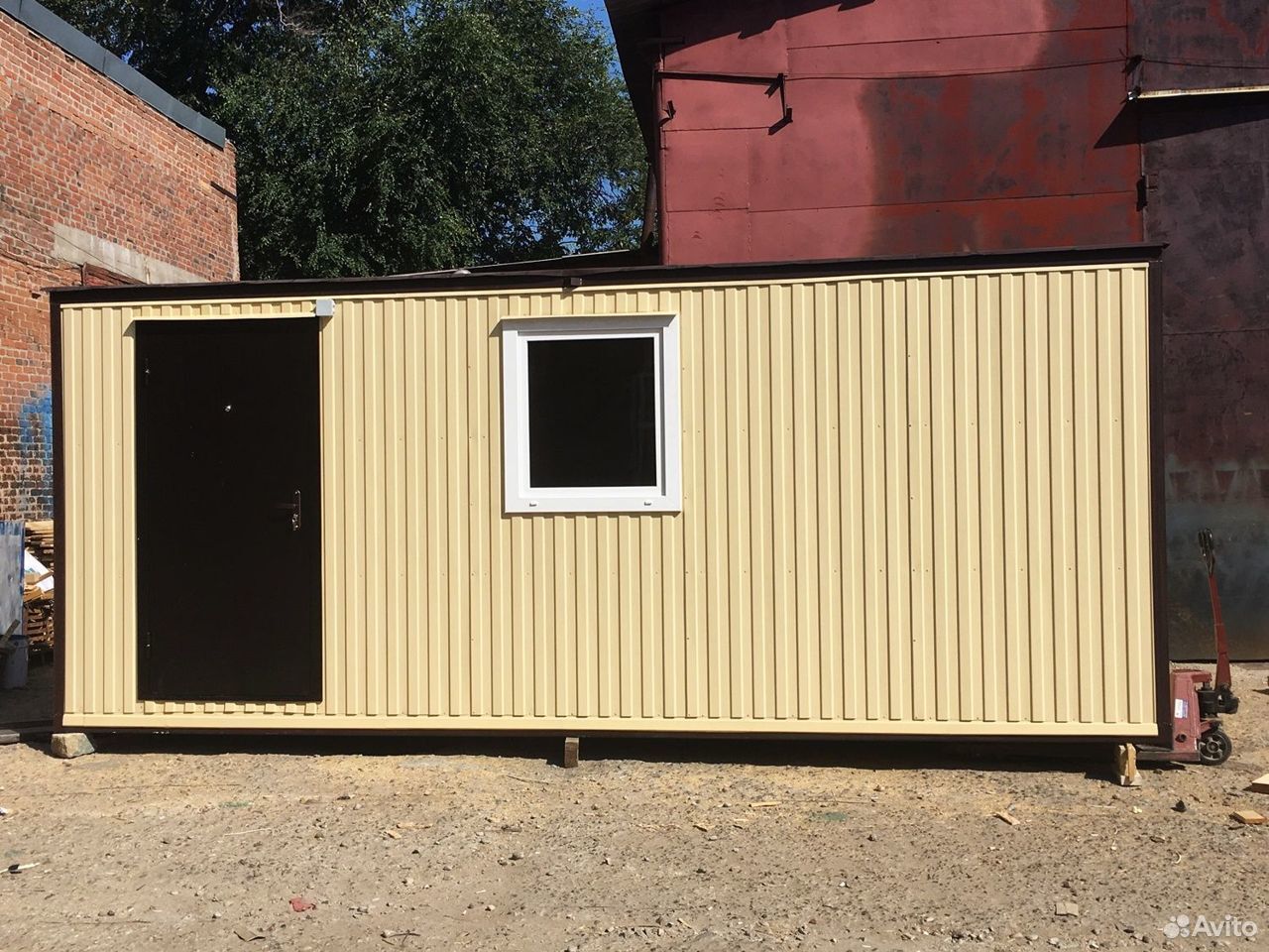 Бытовка-вагончик дачная 6х2.4х2.5 м, профнастил бежевого цвета купить в ...