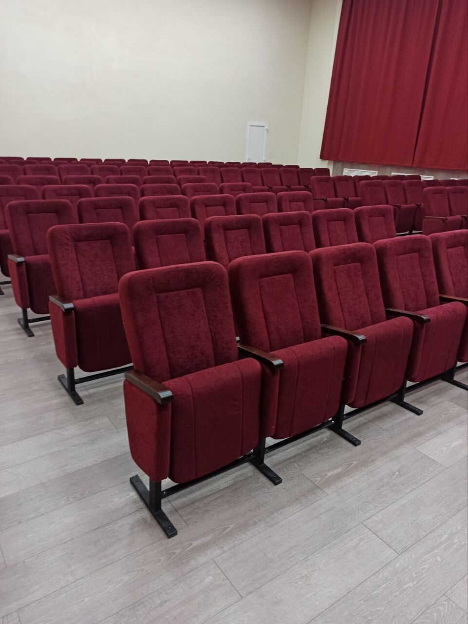 Кресло театральное секционное, металлический каркас, 720х540х980 мм